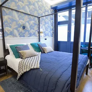 https://le-caf-des-invalides.fr-paris.fr